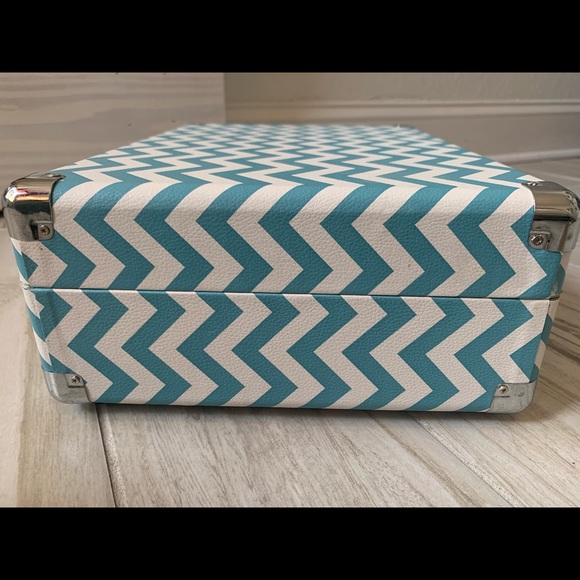 IT 3 Speed Suitcase Record Player - Picture 3 of 11